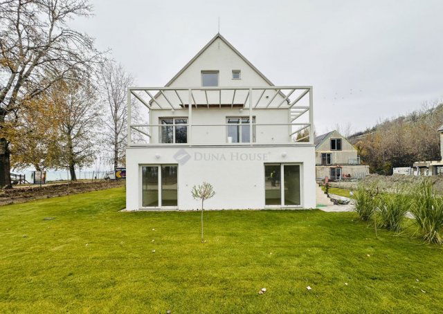 Eladó téglalakás, Balatonakarattyán 159.487 M Ft, 2 szobás