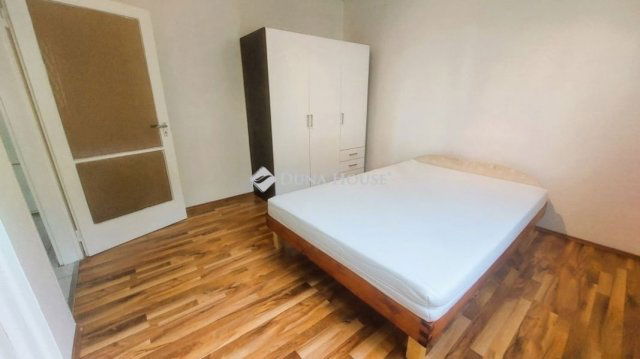 Eladó panellakás, Pécsett 45 M Ft, 2 szobás