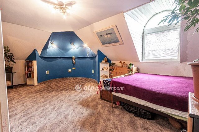 Eladó családi ház, Budapesten, XV. kerületben 149.999 M Ft