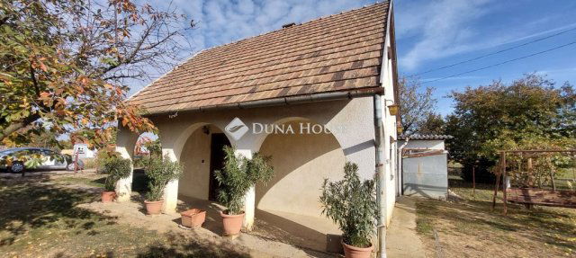 Eladó nyaraló, Dombóváron 10 M Ft, 3 szobás