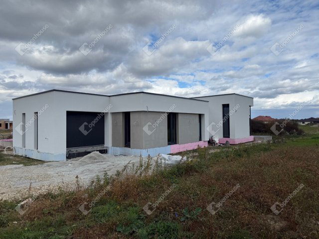 Eladó családi ház, Győrújbaráton 165.9 M Ft, 4 szobás