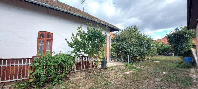Eladó családi ház, Kunszentmártonban 27.999 M Ft, 2 szobás
