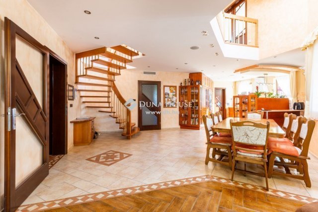 Eladó családi ház, Kistarcsán 329 M Ft, 5 szobás