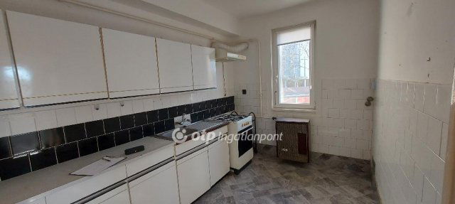 Eladó téglalakás, Kunszentmártonban 22.5 M Ft, 2 szobás