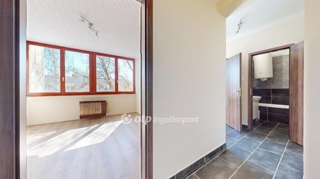 Eladó panellakás, Nyírbátorban 37.8 M Ft, 2 szobás