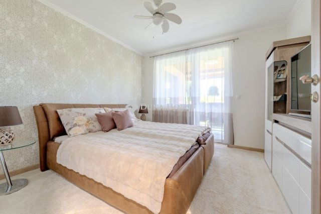 Eladó családi ház, Üllőn 299 M Ft, 6 szobás