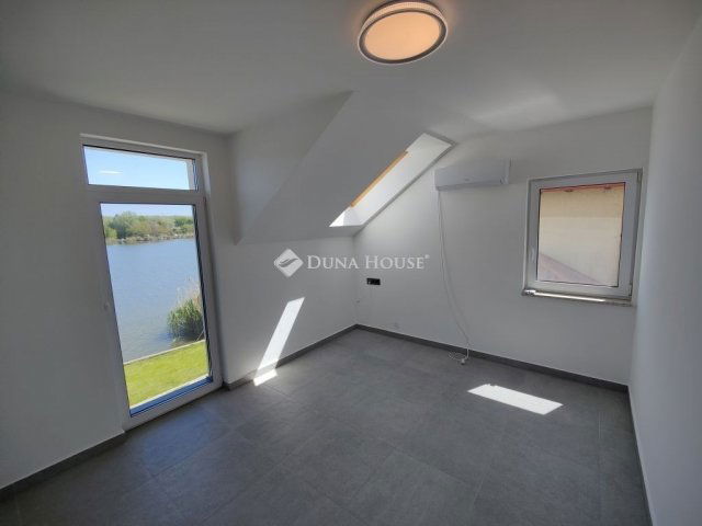 Eladó családi ház, Szigetbecsén 199.9 M Ft, 4 szobás