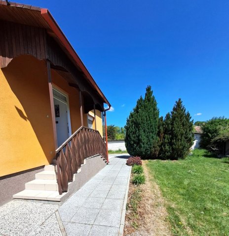 Eladó családi ház, Nagybajcson 69 M Ft, 4 szobás