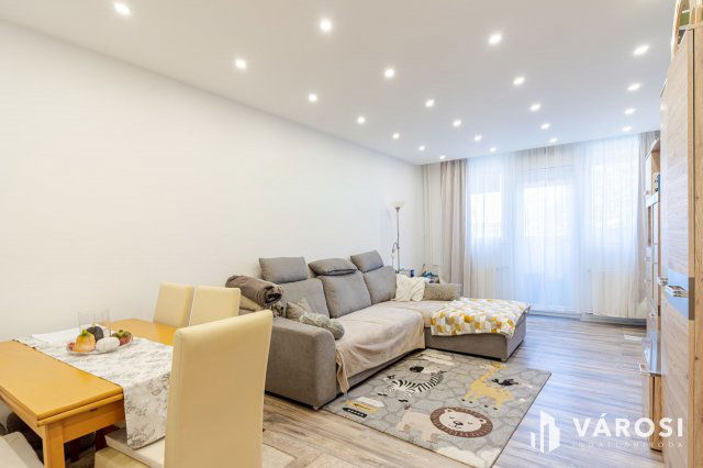 Eladó panellakás, Algyőn 58 M Ft, 3 szobás