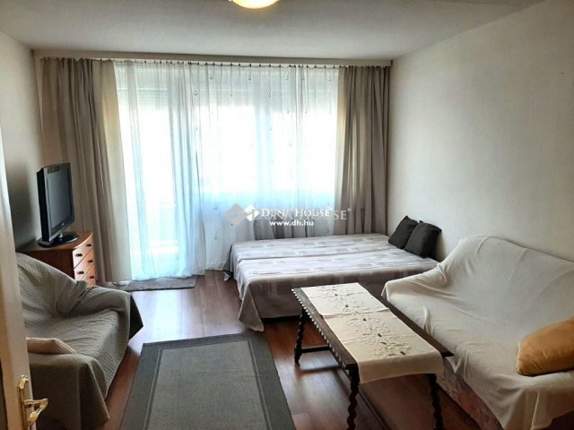 Eladó panellakás, Kecskeméten 35.9 M Ft, 1 szobás