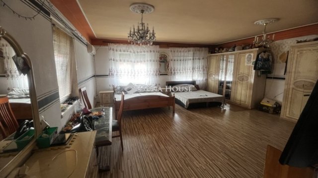 Eladó családi ház, Dunaújvárosban 62.5 M Ft, 6 szobás