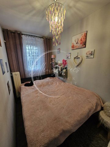 Eladó panellakás, Pécsett 37.9 M Ft, 1+1 szobás