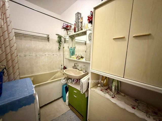 Eladó családi ház, Szigetszentmiklóson 99.5 M Ft, 5 szobás