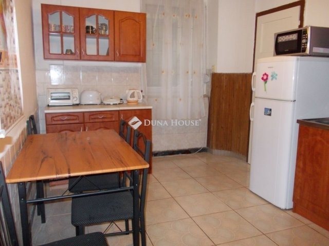 Eladó téglalakás, Pécsett 49 M Ft, 2 szobás