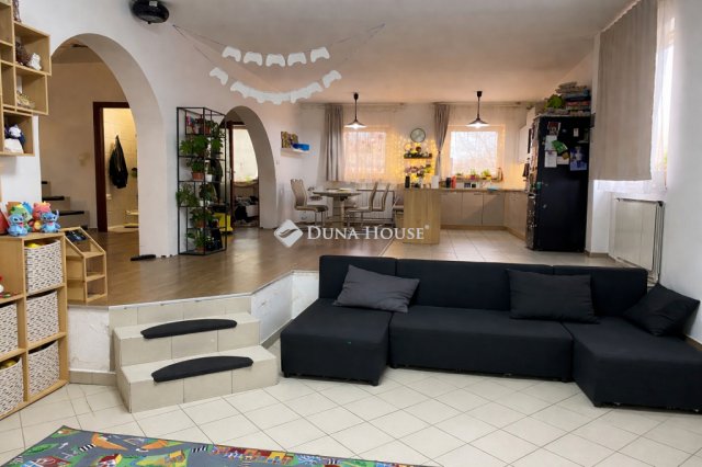 Eladó családi ház, Nagykátán 65 M Ft, 5 szobás