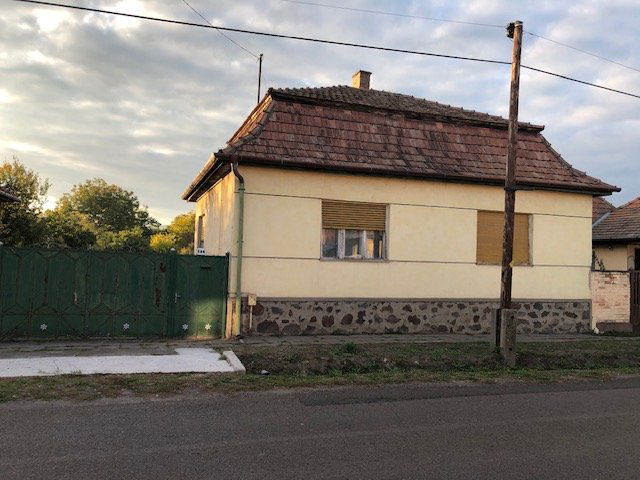 Eladó családi ház, Taron 15.5 M Ft, 4 szobás