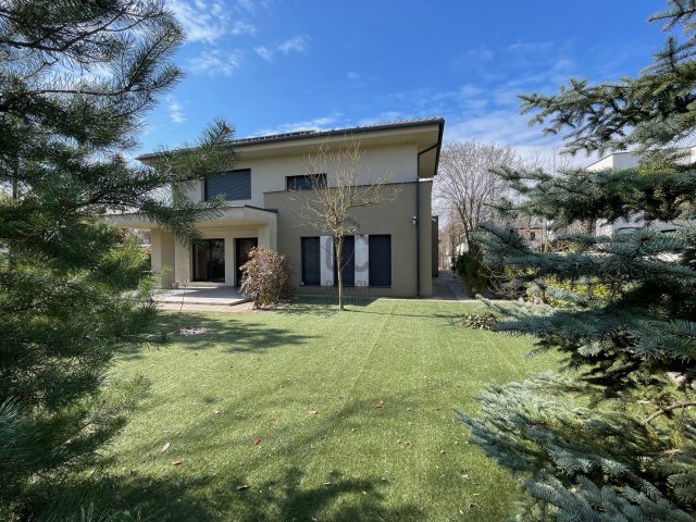 Eladó családi ház, Debrecenben 383 M Ft, 6 szobás