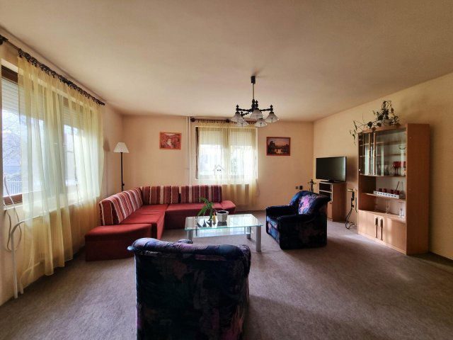 Eladó családi ház, Kimlén 69.9 M Ft, 4 szobás