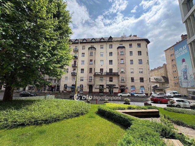 Eladó téglalakás, Budapesten, II. kerületben 75 M Ft, 1 szobás