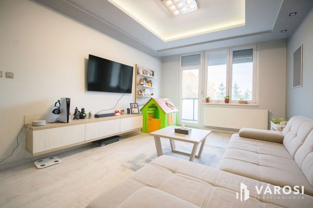 Eladó téglalakás, Békéscsabán 42.9 M Ft, 2 szobás