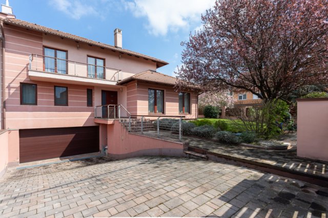 Eladó ikerház, Székesfehérvárott 189 M Ft, 5 szobás