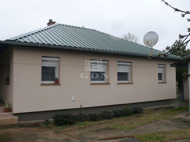 Eladó családi ház, Kecskeméten 59.8 M Ft, 2+1 szobás