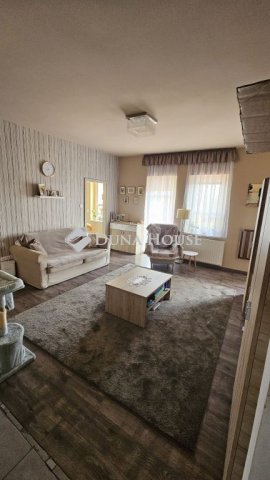 Eladó téglalakás, Hódmezővásárhelyen, Vöröskereszt utcában