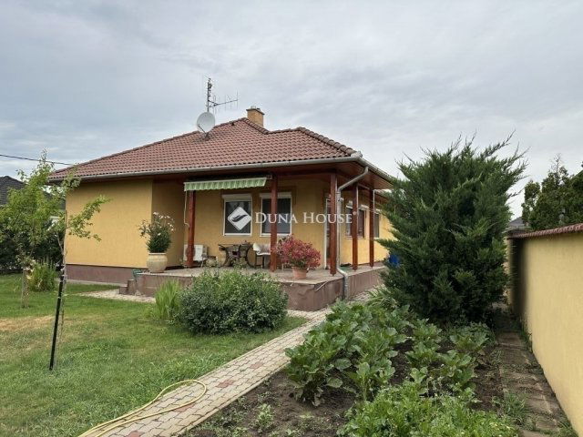 Eladó családi ház, Kecskeméten 100 M Ft, 4 szobás