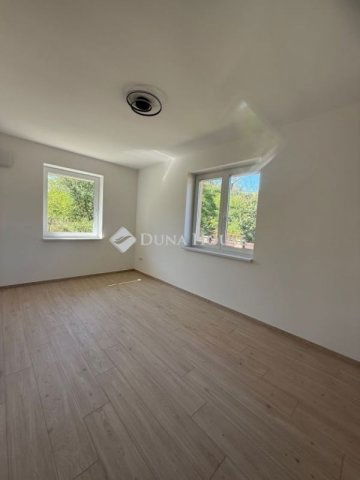 Eladó ikerház, Nagytarcsán 130.7 M Ft, 4 szobás