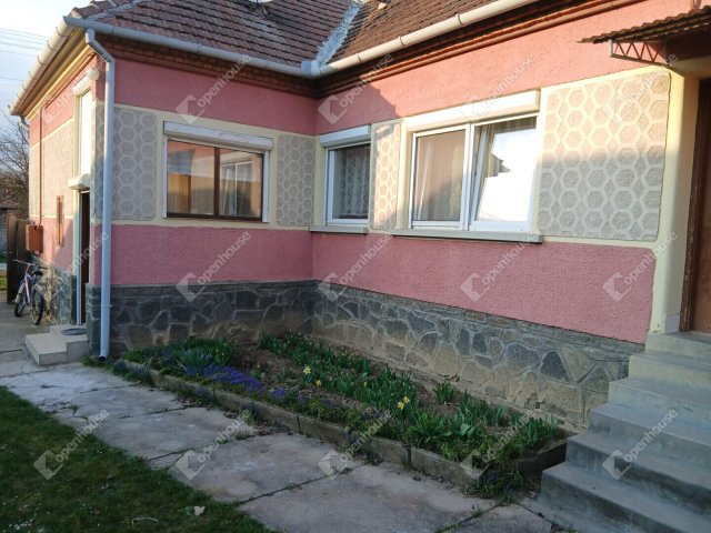 Eladó családi ház, Bögötön 35 M Ft, 2 szobás