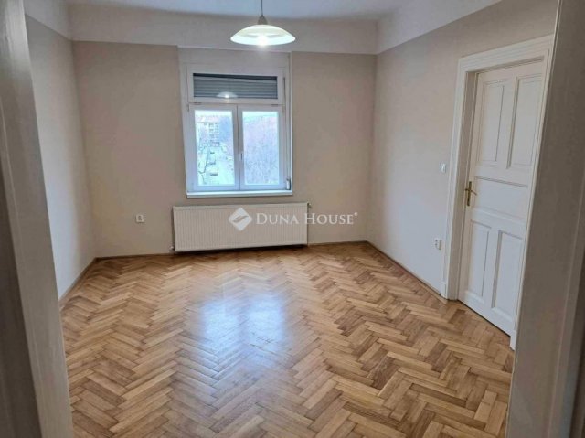 Kiadó téglalakás, albérlet, Pécsett 310 E Ft / hó, 5 szobás