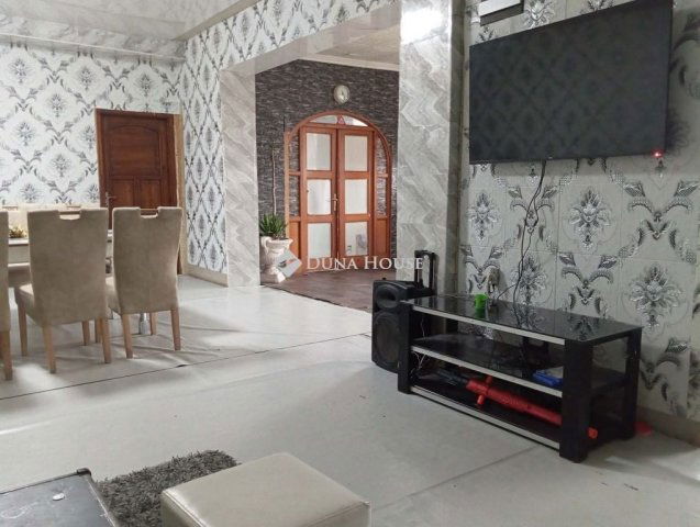 Eladó családi ház, Dunaújvárosban 63 M Ft, 4 szobás