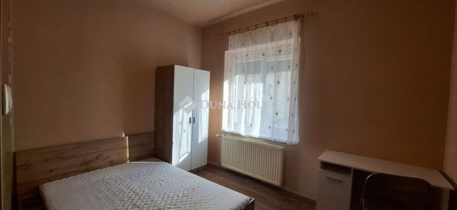 Eladó téglalakás, Pécsett 49.9 M Ft, 1+1 szobás