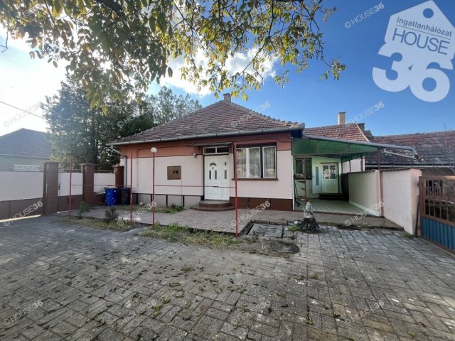 Eladó családi ház, Akasztón 25.9 M Ft, 3 szobás