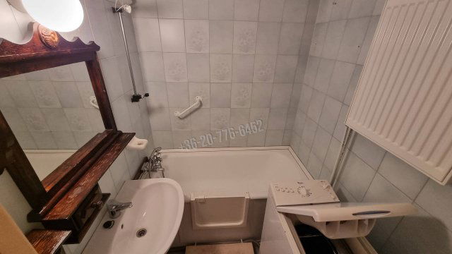 Eladó panellakás, Esztergomban 44 M Ft, 2 szobás