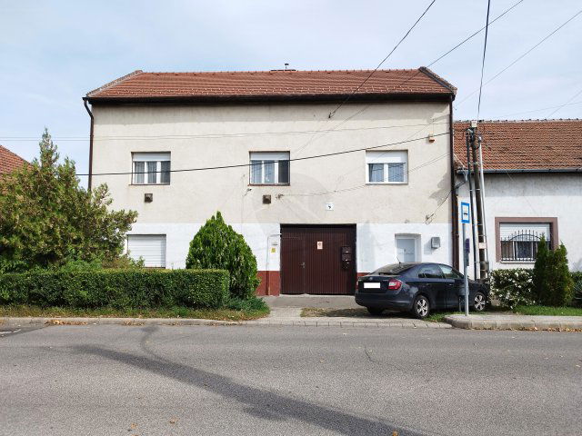 Eladó téglalakás, Hatvanban 25 M Ft, 2 szobás