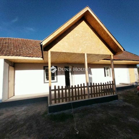 Eladó családi ház, Szentlőrinckátán 17 M Ft, 4 szobás