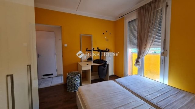 Kiadó panellakás, albérlet, Pécsett 170 E Ft / hó, 2 szobás