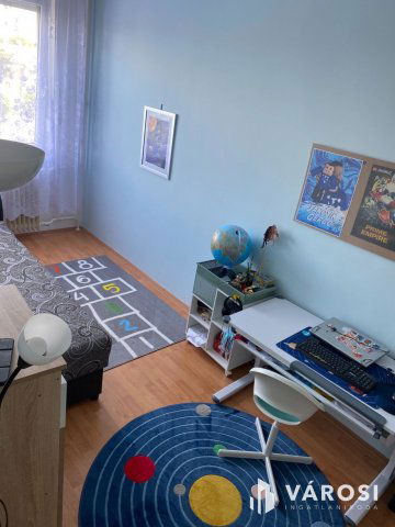 Eladó panellakás, Debrecenben 18 M Ft, 2+1 szobás