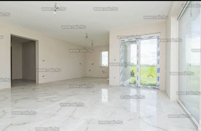 Eladó családi ház, Taksonyon 175 M Ft, 4 szobás