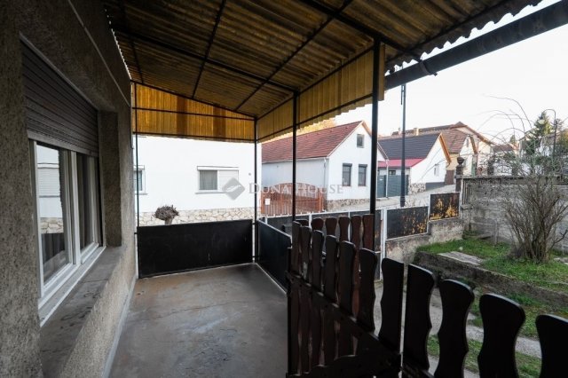 Eladó családi ház, Nyergesújfaluban 43.5 M Ft, 3 szobás
