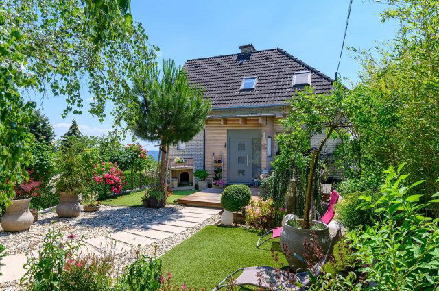 Eladó családi ház, Pécsett 154.99 M Ft, 4 szobás