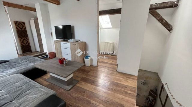 Eladó téglalakás, Szombathelyen 87.75 M Ft, 4 szobás