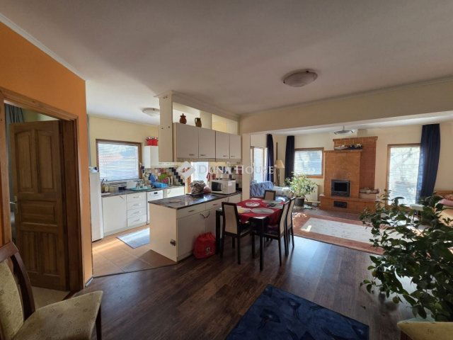 Eladó családi ház, Leányfaluban 159.9 M Ft, 3 szobás