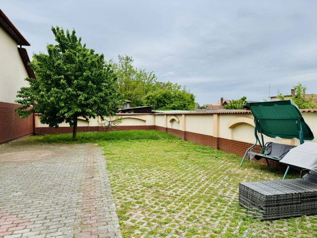 Eladó üzlethelyiség, Hajdúnánáson 234.9 M Ft, 3 szobás