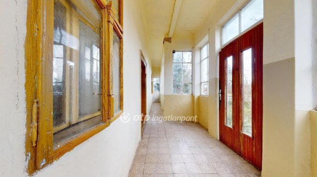 Eladó családi ház, Gesztelyben 9.9 M Ft, 2 szobás