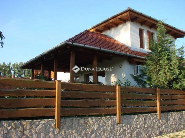 Eladó családi ház, Etyeken 115 M Ft, 7 szobás