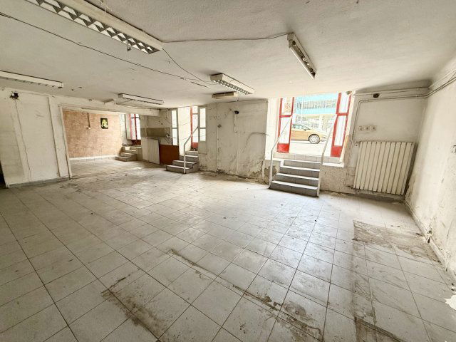 Eladó üzlethelyiség, Budapesten, XIII. kerületben, Váci úton