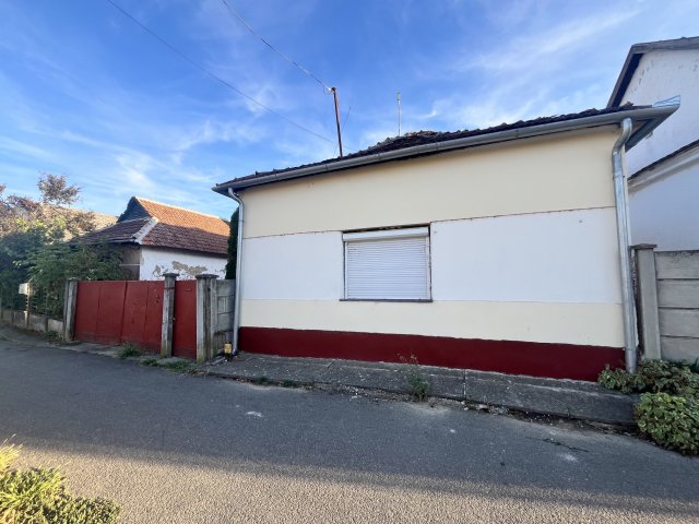 Eladó családi ház, Zsadányon 8.5 M Ft, 2 szobás