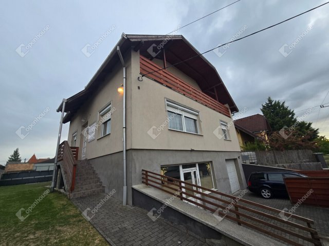 Eladó családi ház, Nyergesújfaluban 127.85 M Ft, 4 szobás